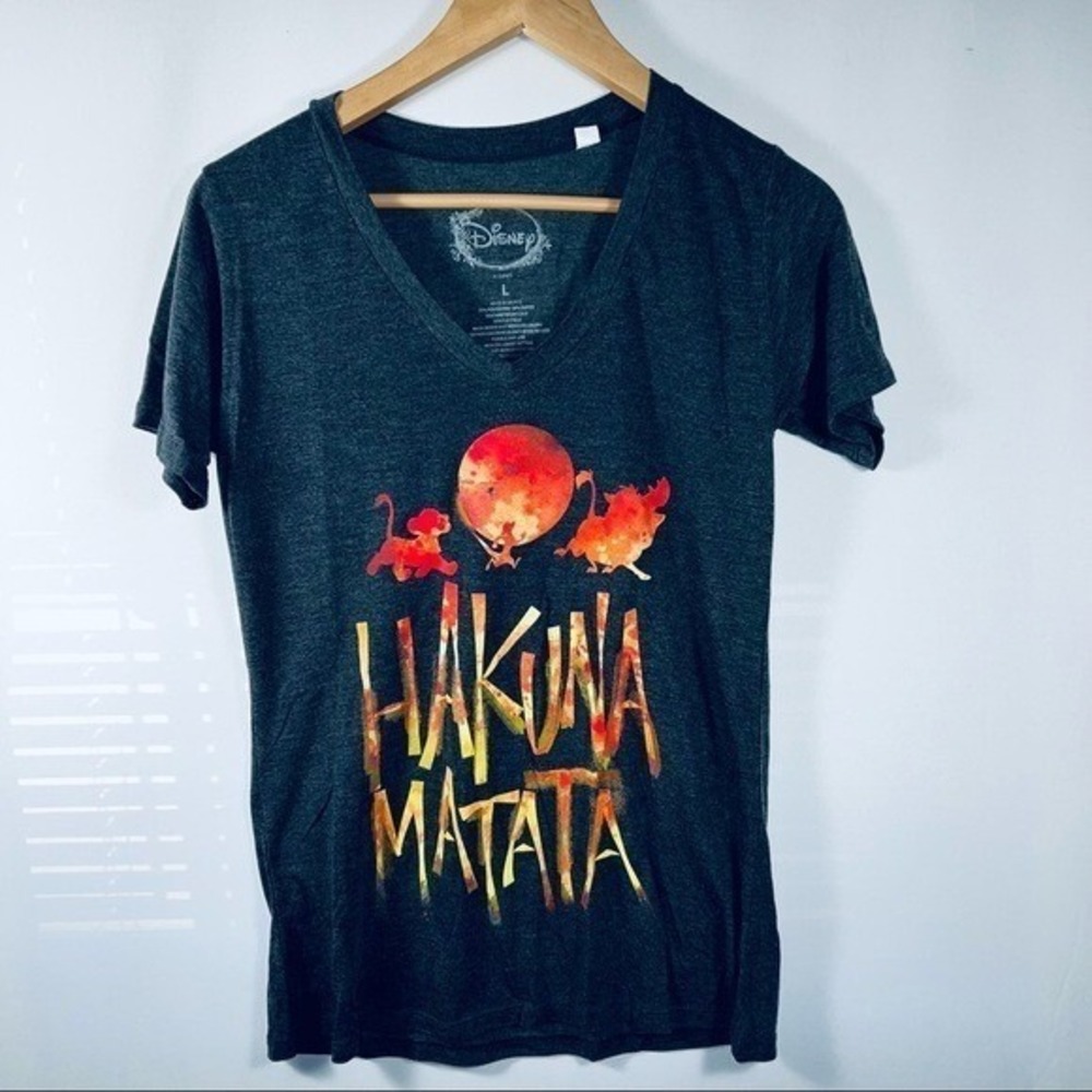 Disney The Lion King Junior's "Hakuna Matata" Tee Size Large